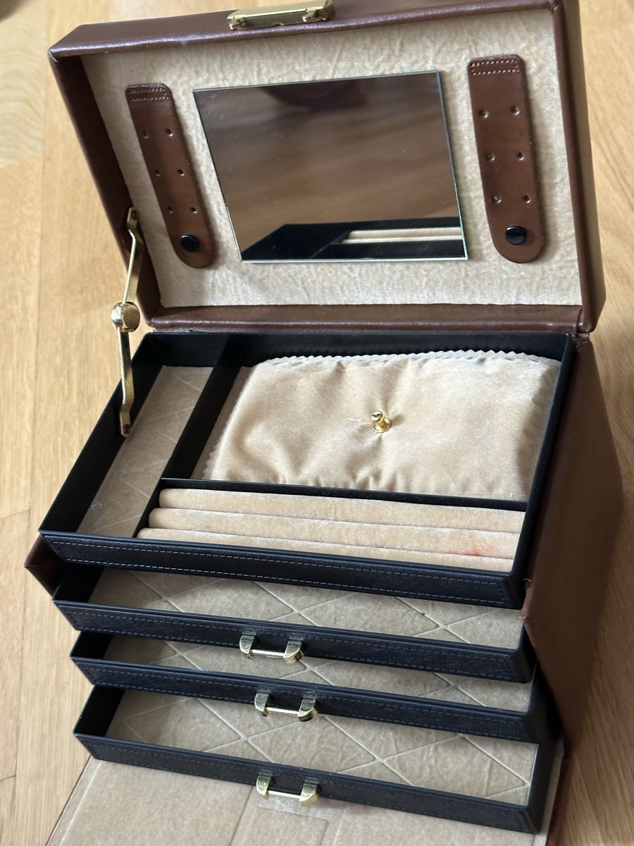 Schmuckkästen: Schmuck Schatulle bittet viel Platz – Neu (gemäss Beschreibung) aus Basel von Ivana_4 2