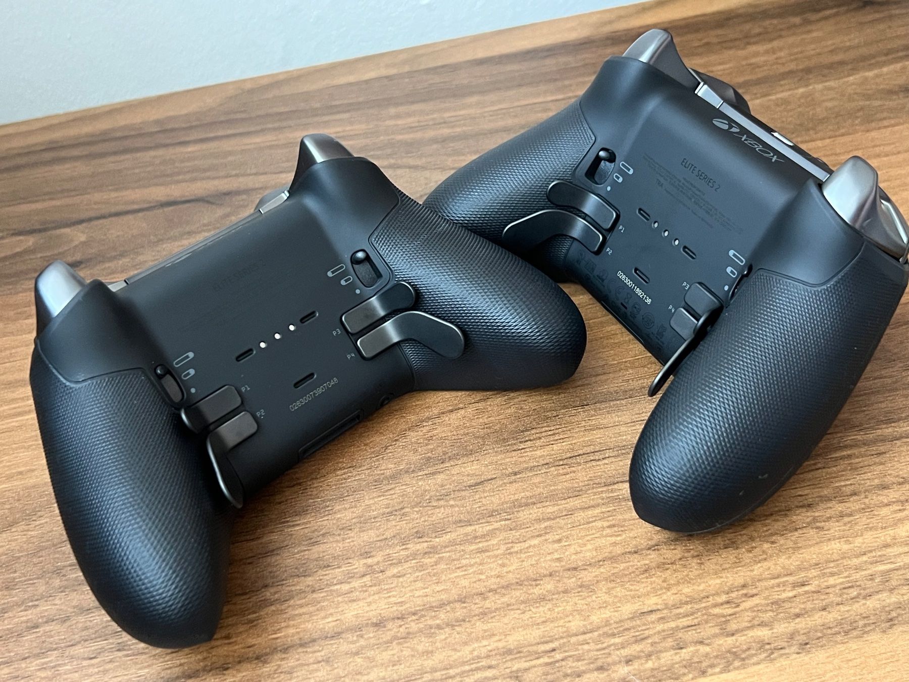 Microsoft Controller: 2 x  Elite 2 XBOX Controller/Top Zustand! – Usato da Liestal venduto da Berr 2