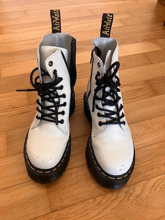 Dr. Martens Scarpe da donna: weisse Dr. Martens boots – Usato da Rotkreuz venduto da jezicanne17
