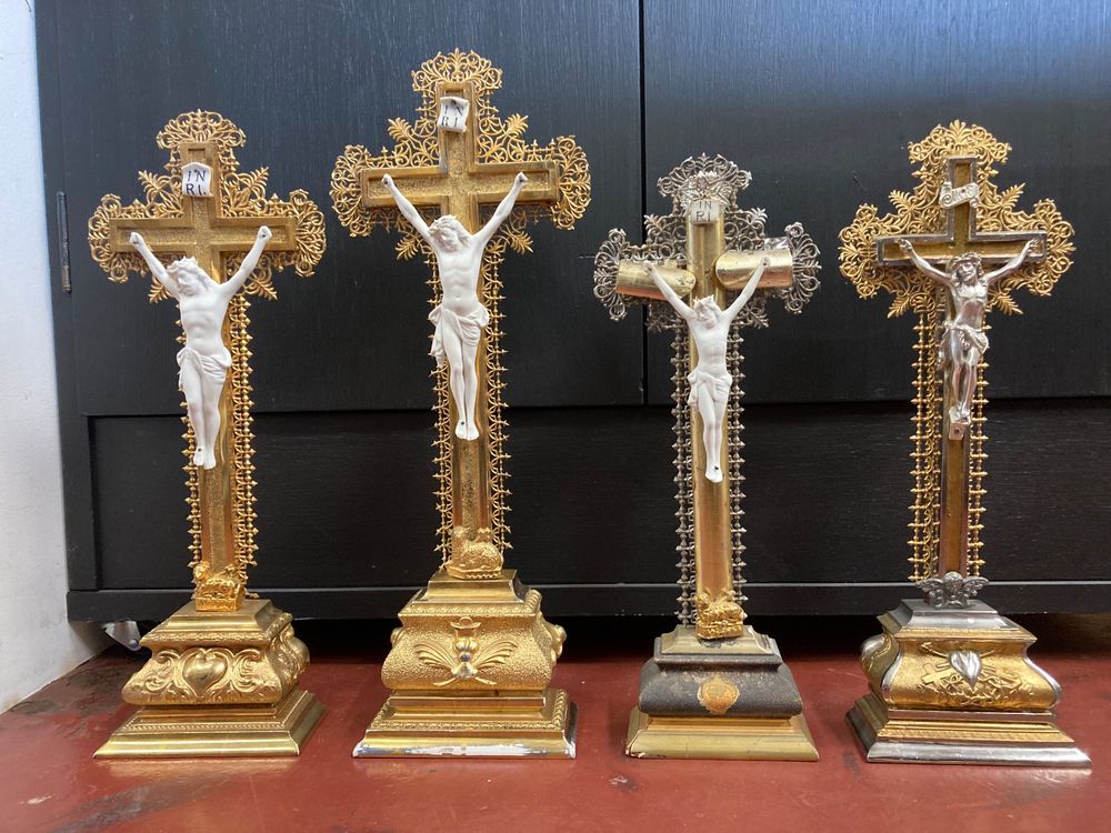 Folpus Stehendes Kruzifix 25,5cm - Tischdekoration Mit Abnehmbarer Basis