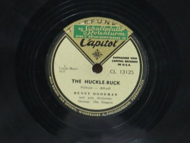 Vinyles: Schellack Benny Goodman The Huckle Buck Schallplatte – D'occasion à Eschenbach SG par Astalavista 2