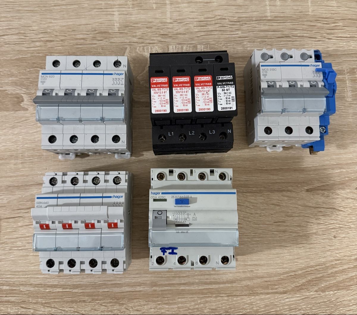 Hager Alimentazione elettrica: Diverse Sicherungen, Hager und Phoenix Contact – Usato da uzwil venduto da Lucahus
