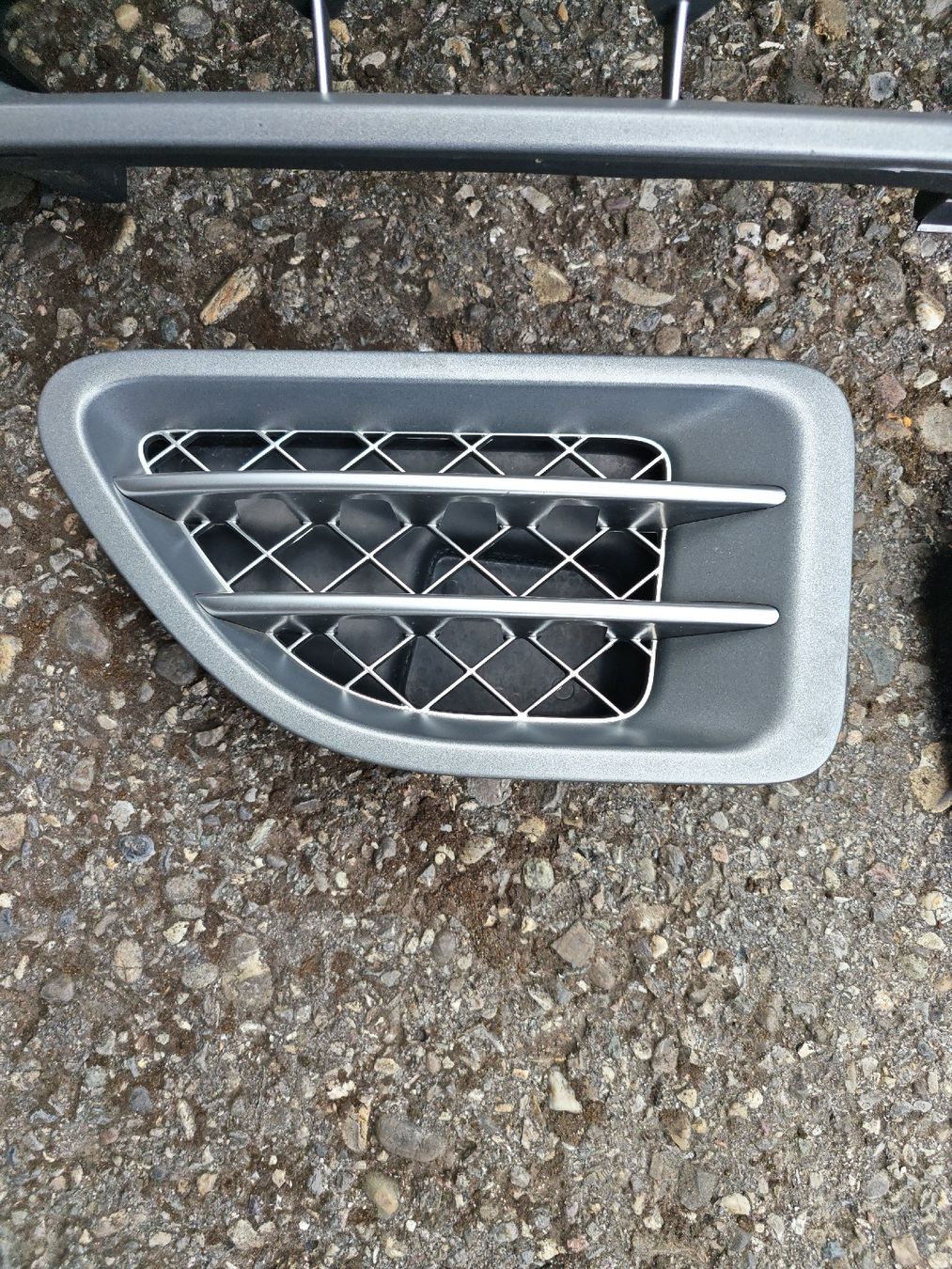 Land Rover Alle Autoersatzteile: Grill Labd Rover Range Rover L320 original  – Gebraucht aus Diepflingen von KellerAuktionen 2