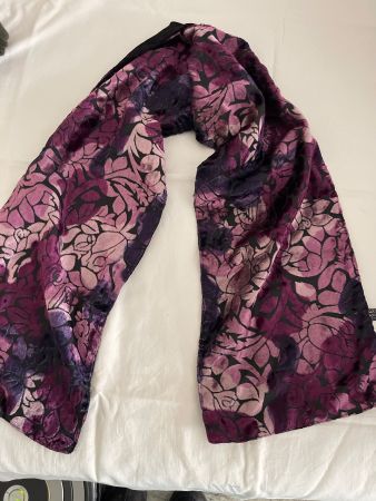 Schal Samt Blumenmuster Violett Schwarz gebraucht gut