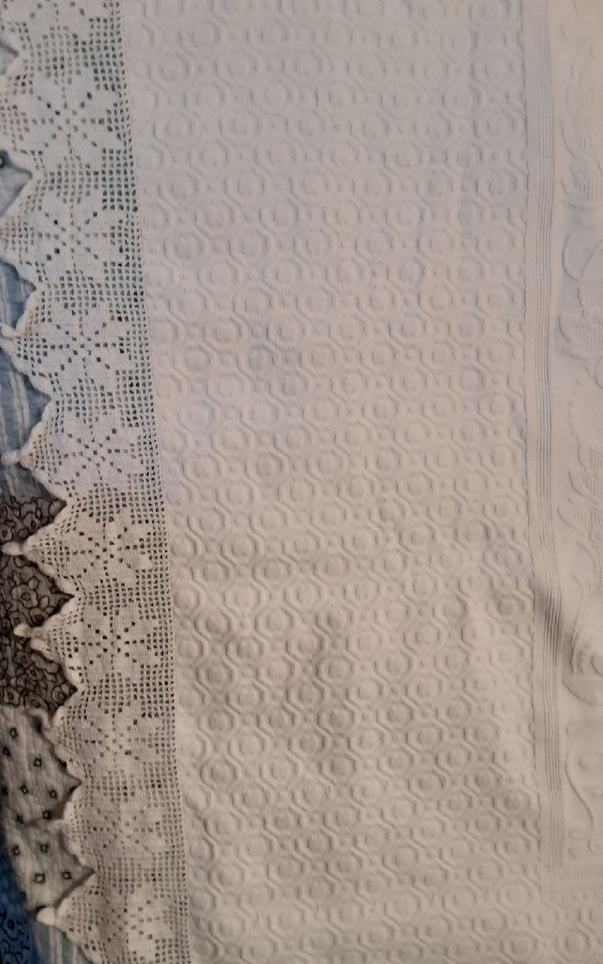 Biancheria da letto: wunderschönes Piquet bettüberwurf  – Usato da Ambrì venduto da Maerz87 2
