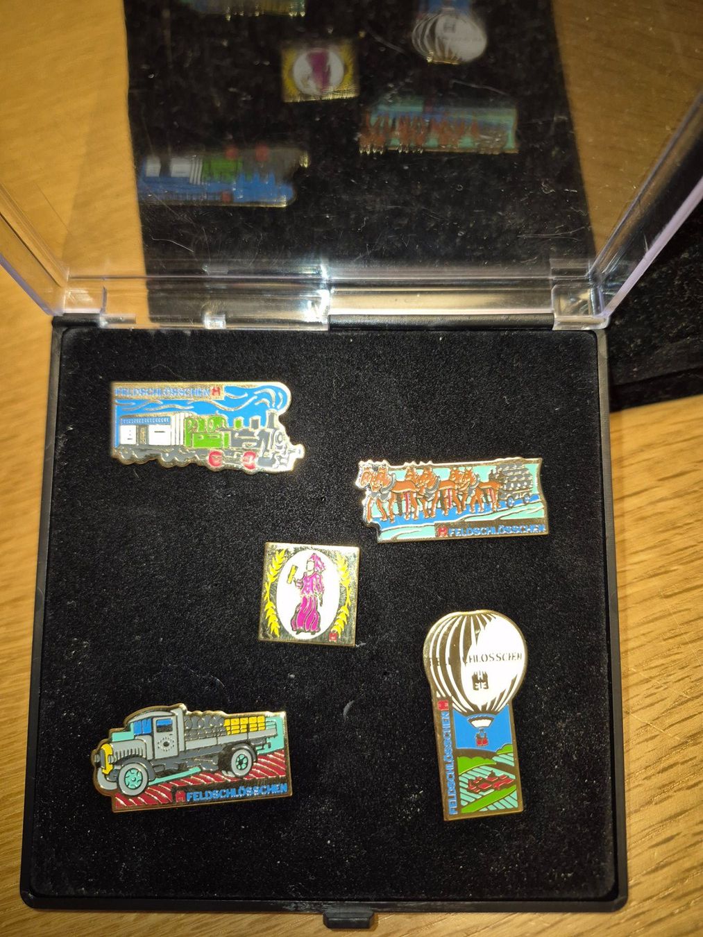 Feldschlösschen Placchette & Badge: Pin Set Feldschlösschen Bier – Usato da Buttikon SZ venduto da sefa02