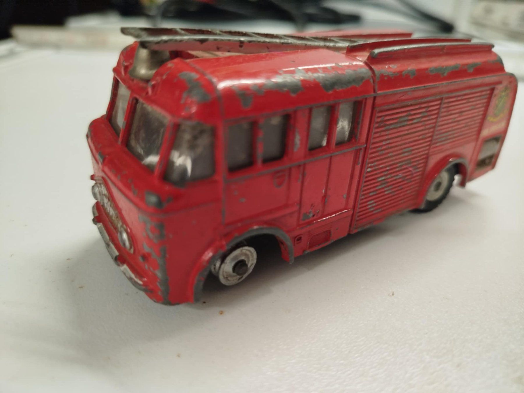 Dinky Toys Modellini d'auto: Dinky Toys (nr 24) – Usato da La Chaux-de-Fonds venduto da Emmaus2300CDF 1