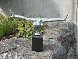 Cliffhanger Skulptur