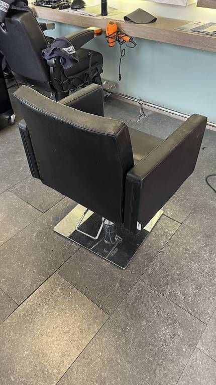 Poltrone: 3 Chaises de salon de coiffure – Usato da Verbier venduto da Plav_ 1