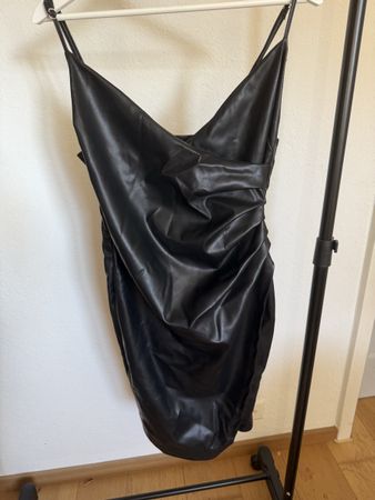 Kleid Missue schwarz Lederoptik Grösse 40 