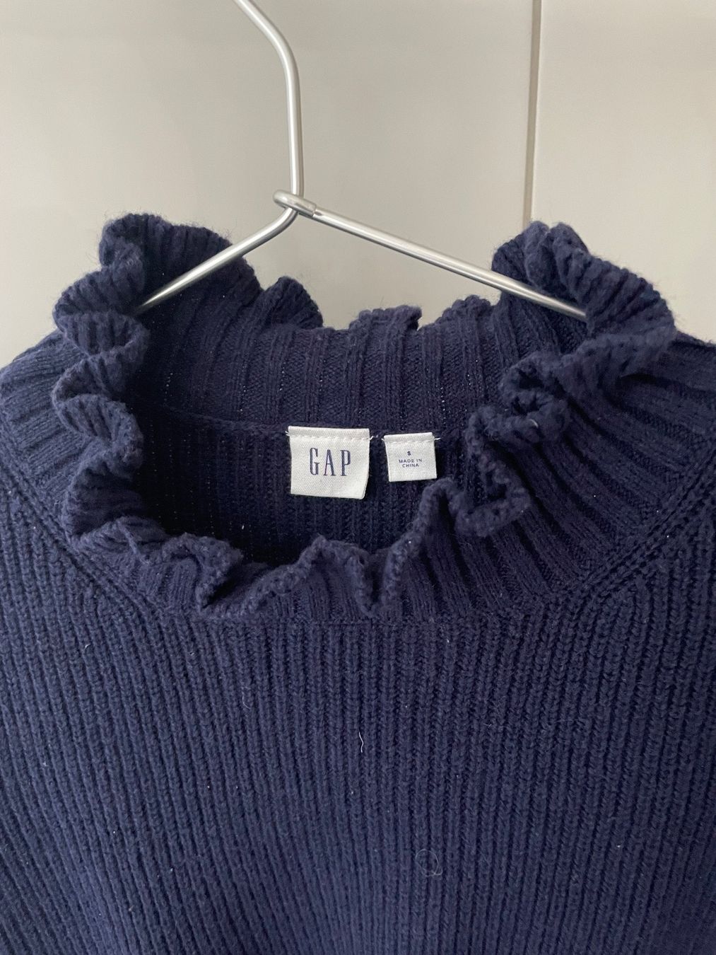 Gap Pullover & Sweatshirts: Hübscher blauer Gap Pullover mit Rüschenkragen Gr S – Gebraucht aus Zürich von Pony74 1