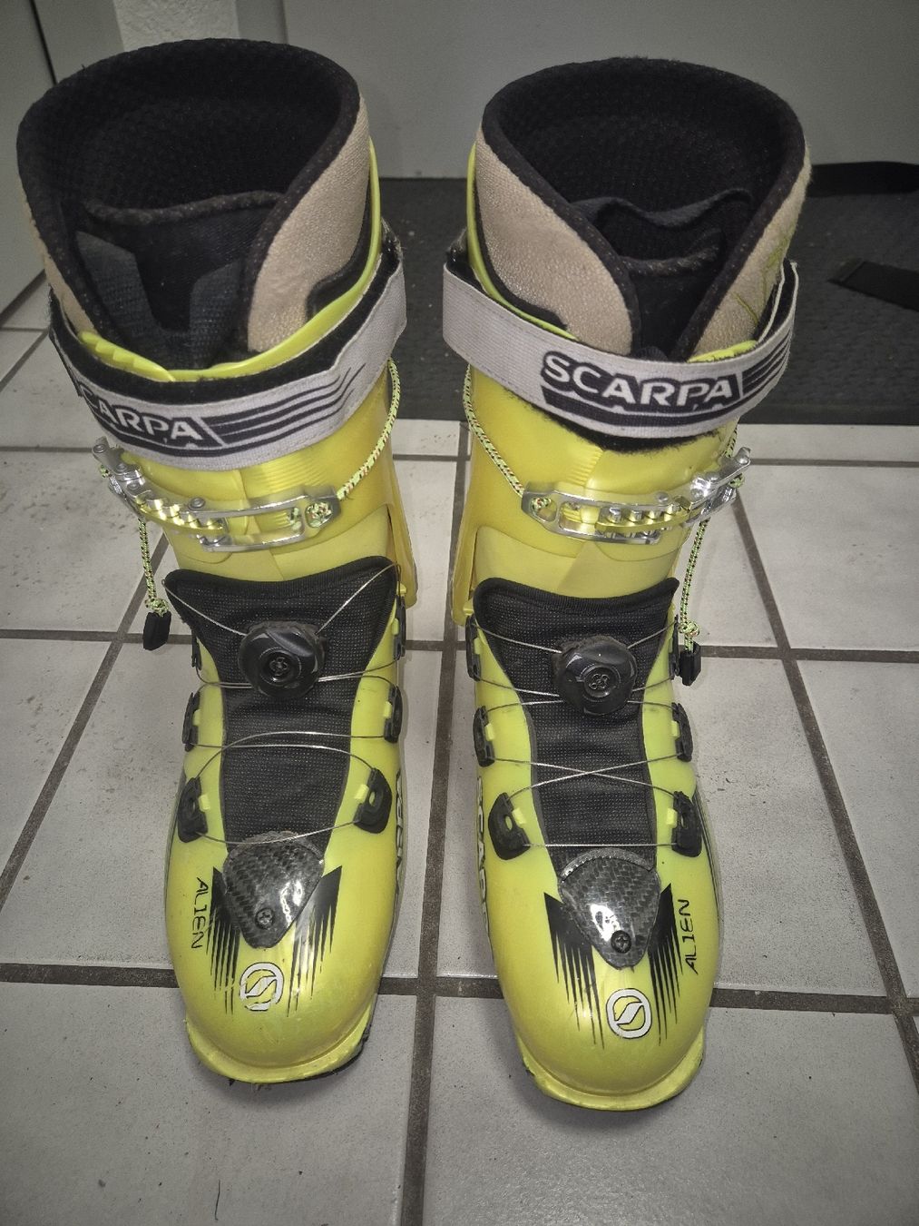 Scarpa Scarpe da uomo: Scarpa Alien 1.0 28.0 – Nuovo (secondo la descrizione) da Porrentruy venduto da jer_6hmq 1