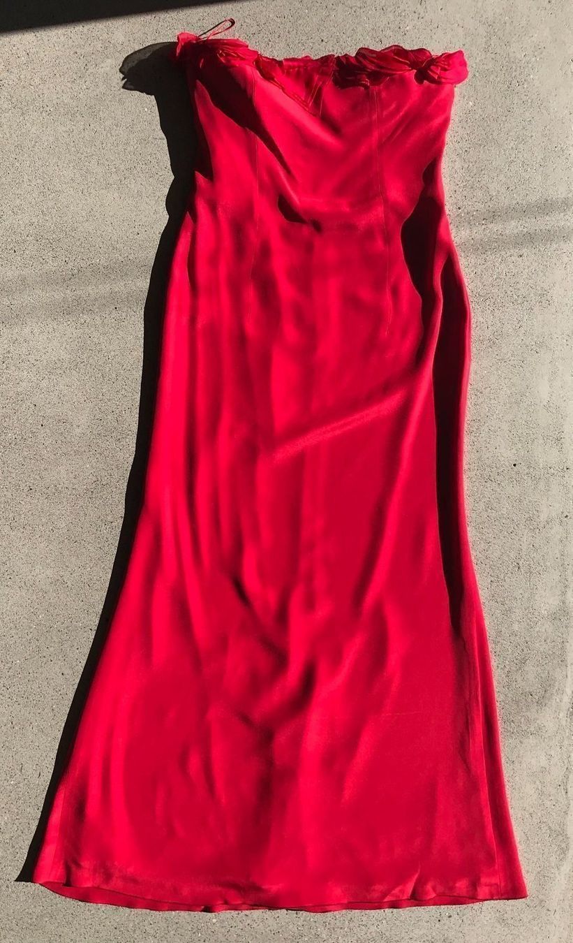 Valentino Vestiti: Rotes Valentino Kleid mit Nerzstola, machen Sie ein Angebot – Usato da Richterswil venduto da Solemare47Nicole 1