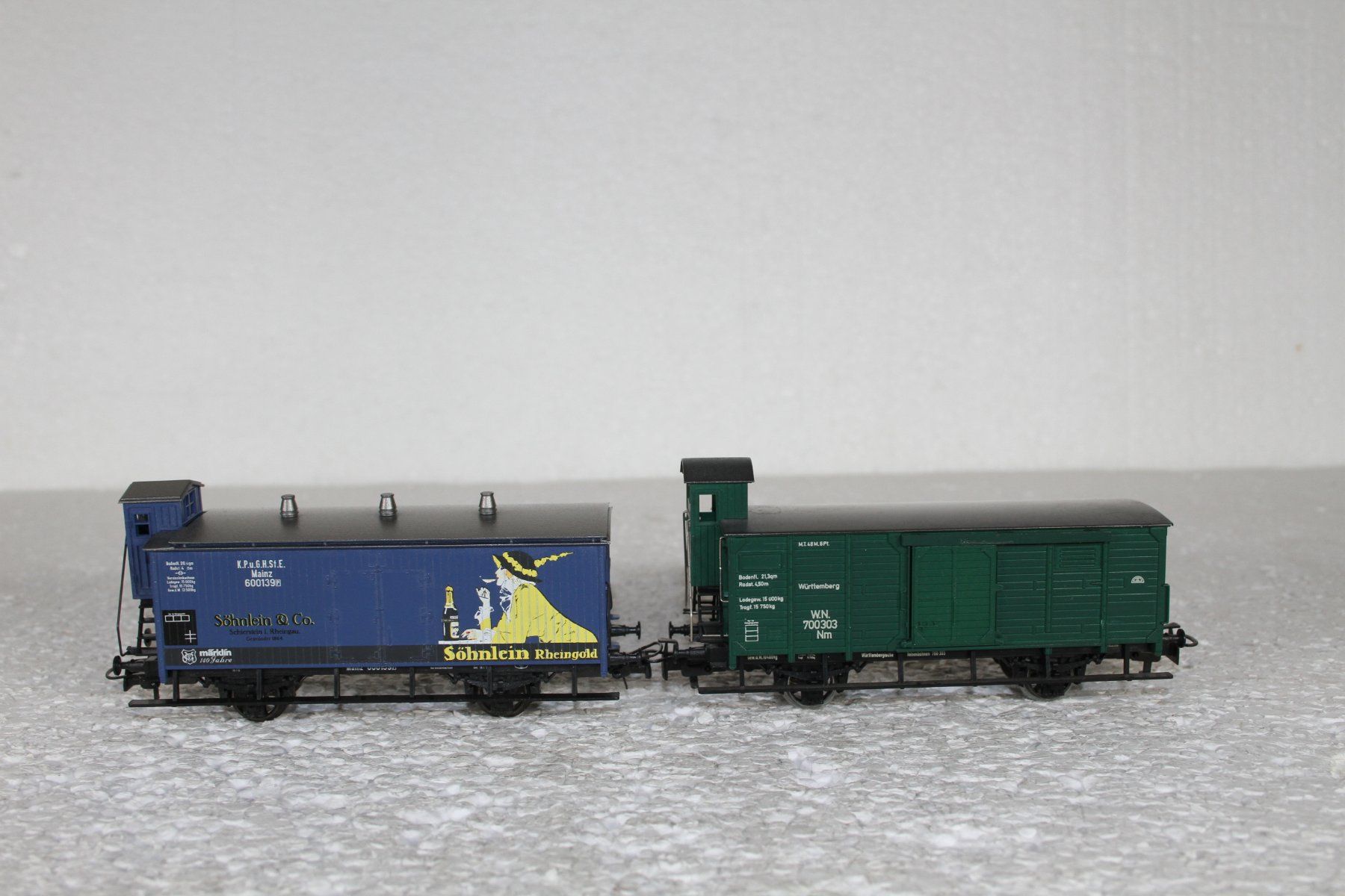 Märklin Modellini di ferrovie: Märklin 2 Güterwagen (2) – Usato da Triesen venduto da gleis8
