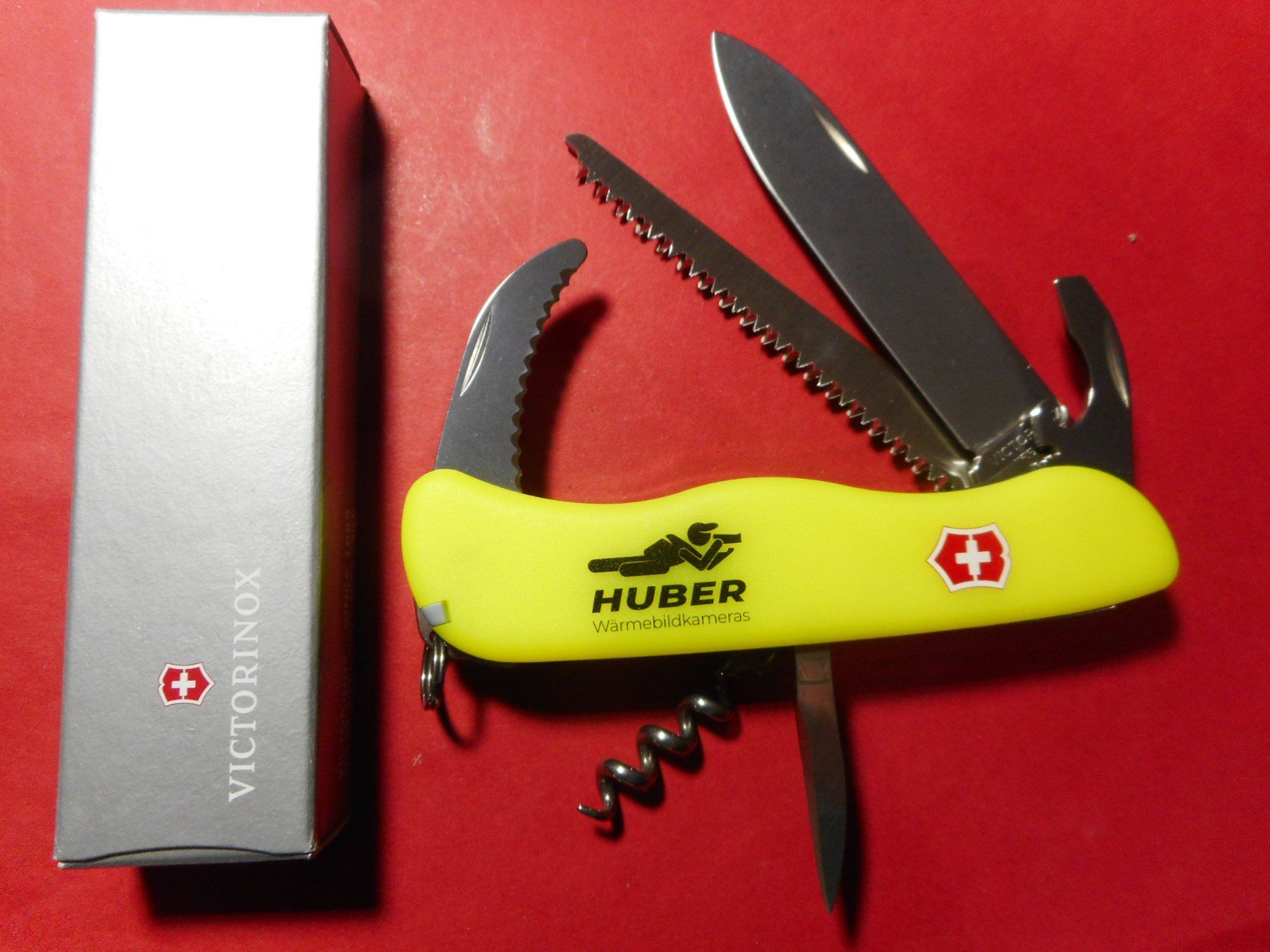 Victorinox Taschenmesser: Victorinox Hunter Stayglow / Huber – Neu und originalverpackt aus Rotkreuz von Hubbil