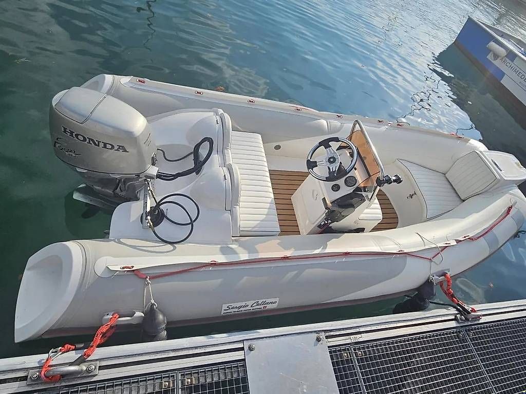 Barche: Schönes, sparsames Motorboot / Festrumpfschlauchboot – Usato da Einigen venduto da SUPzone
