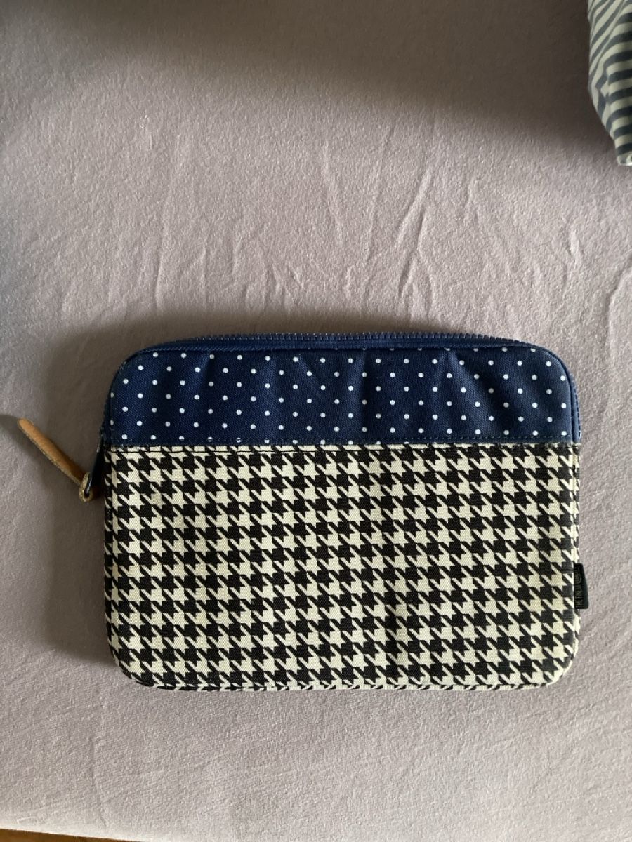 Herschel Taschen: iPad Hülle Herschel – Neu (gemäss Beschreibung) aus Emmenbrücke von lissyrom 1