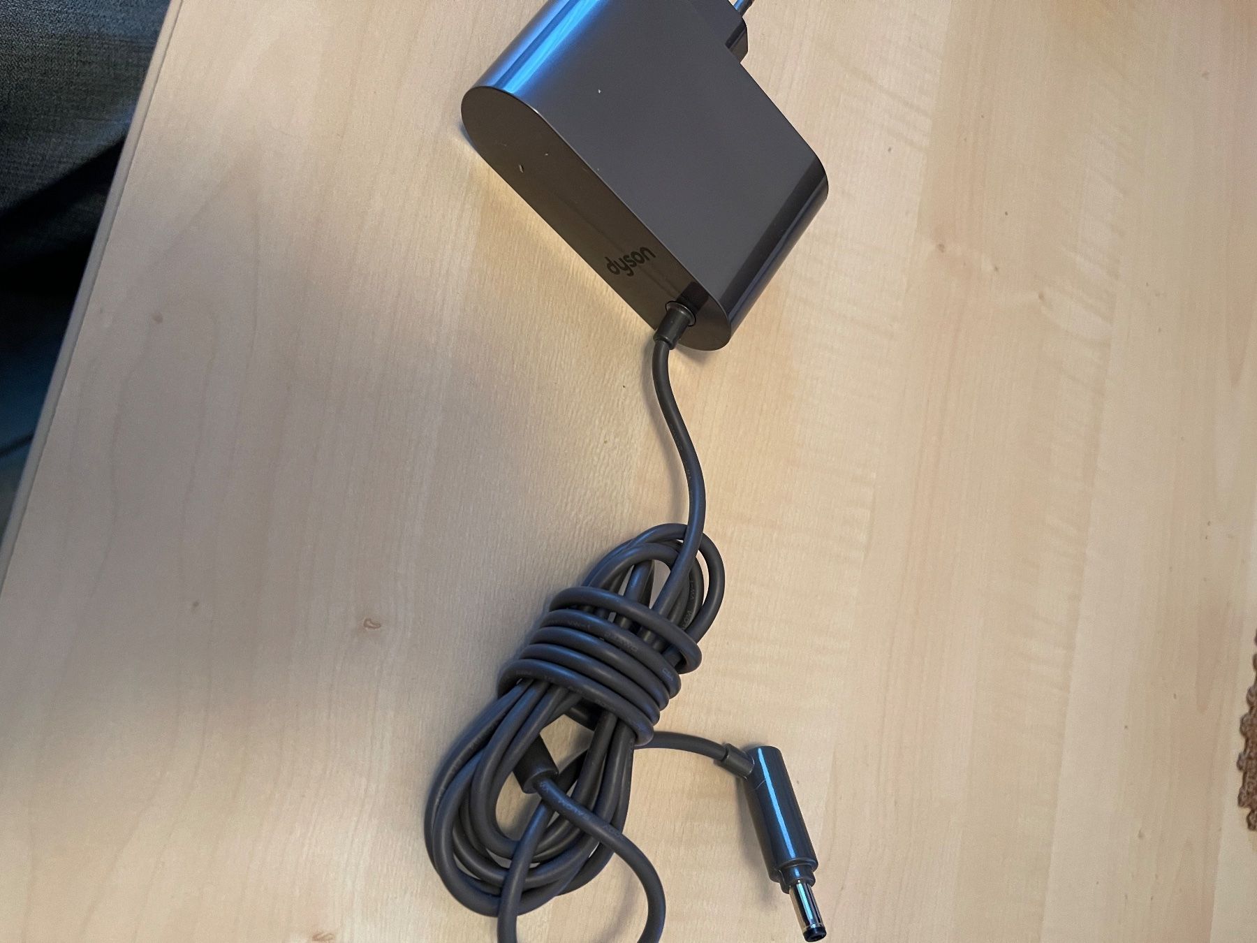 Dyson Ladegeräte: Dyson Netzteil Original v6 v7 – Neu (gemäss Beschreibung) aus Arisdorf von comestibles 1