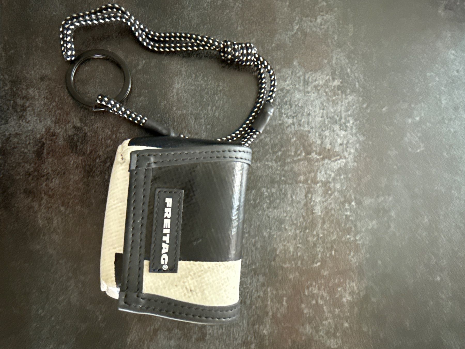 Freitag Borse: Freitag F213 Mini Messenger Noir-Blanc – Nuovo (secondo la descrizione) da Brig venduto da eyra2000 1