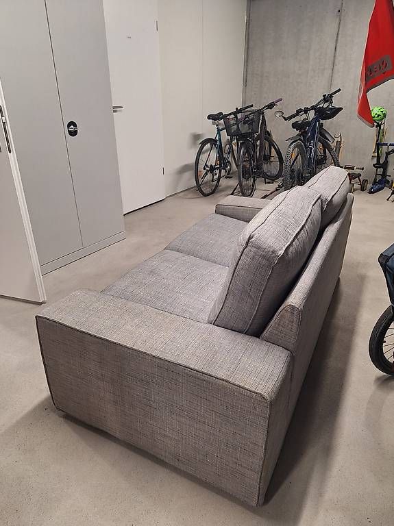 Divani: Zwei Sitz Sofa, grau – Usato da Tübach venduto da lor_kbn5 1