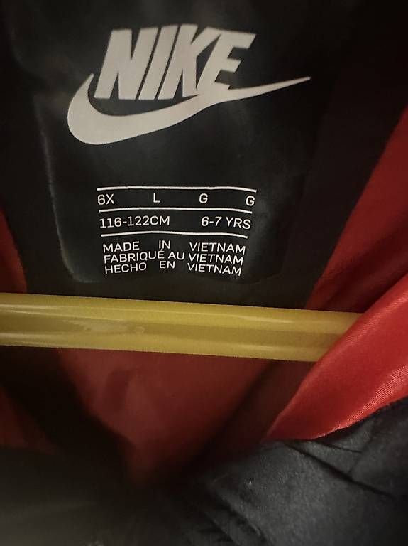 Jacken: Nike Jacke  – Gebraucht aus Dietikon von Loryambra 1