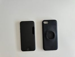 iPhone 7 128 GB mit Quad Lock Hülle schwarz