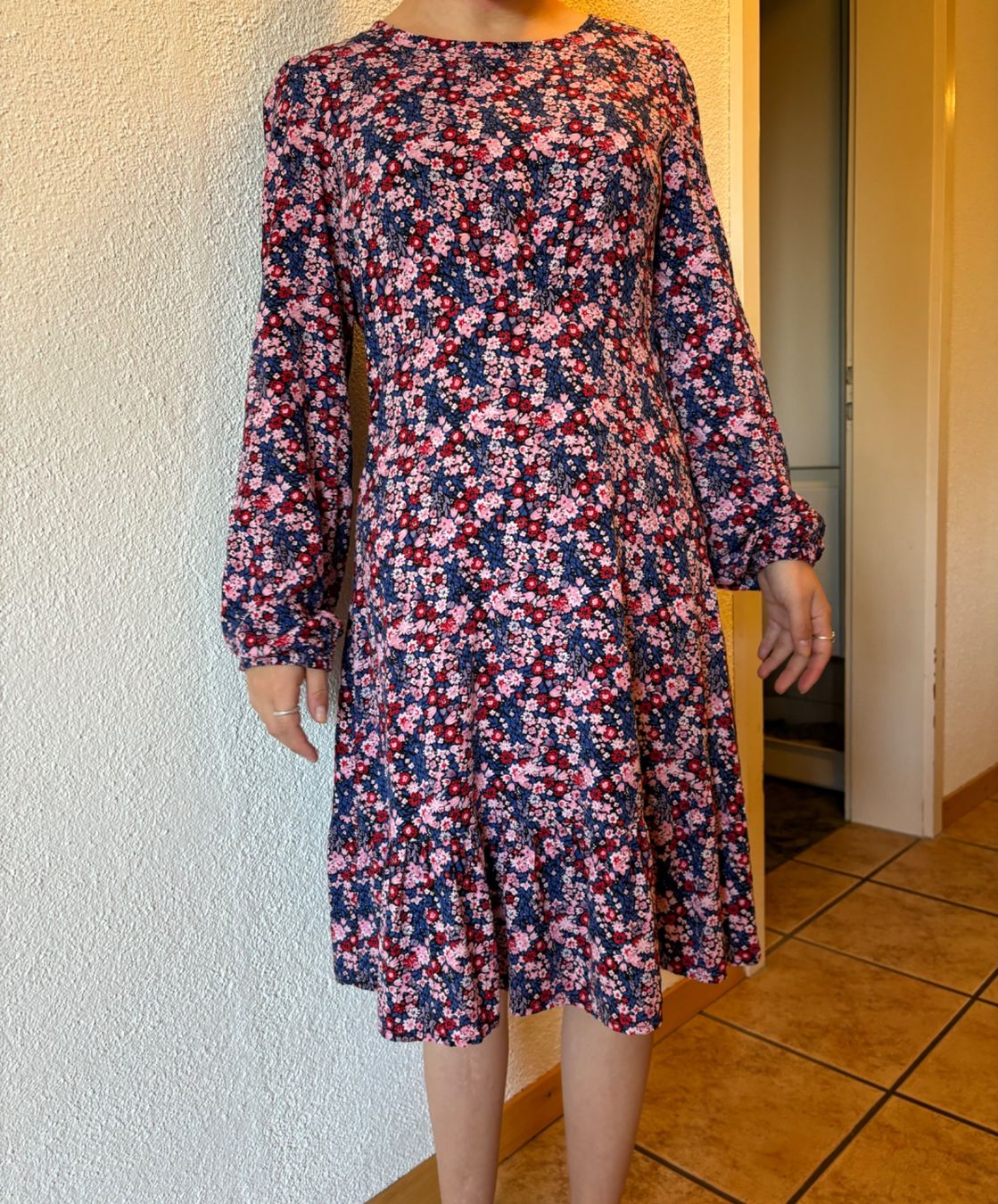C&A Vestiti: Freizeitkleid C&A langarm Blumenmuster – Nuovo (secondo la descrizione) da Nürensdorf venduto da ali_qyh6