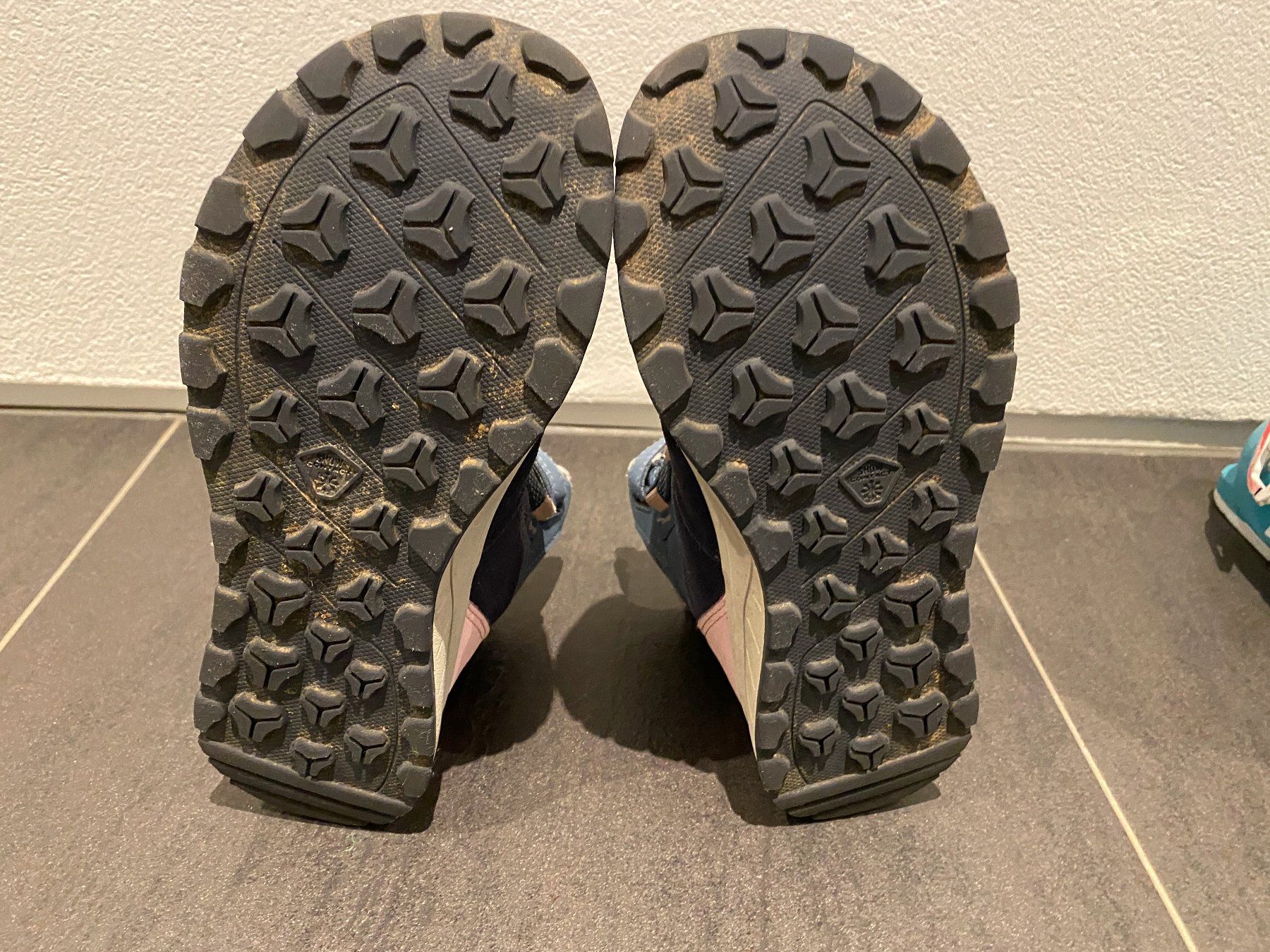 Decathlon Scarpe per ragazze: Winterschuhe von Decathlon Gr. 34  rosa/blau – Usato da Steinerberg venduto da luckyfin 2