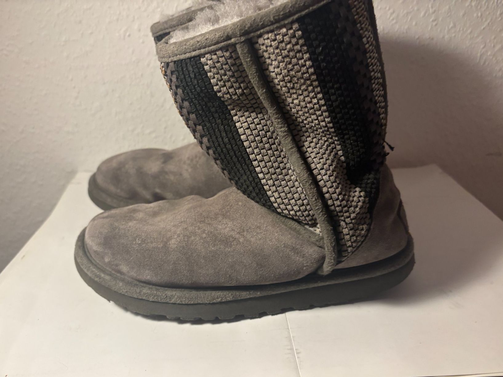 Ugg Chaussures hommes: UGG Boots, Grau, Grösse 36, ! – D'occasion à Wallisellen par AS.TZ.