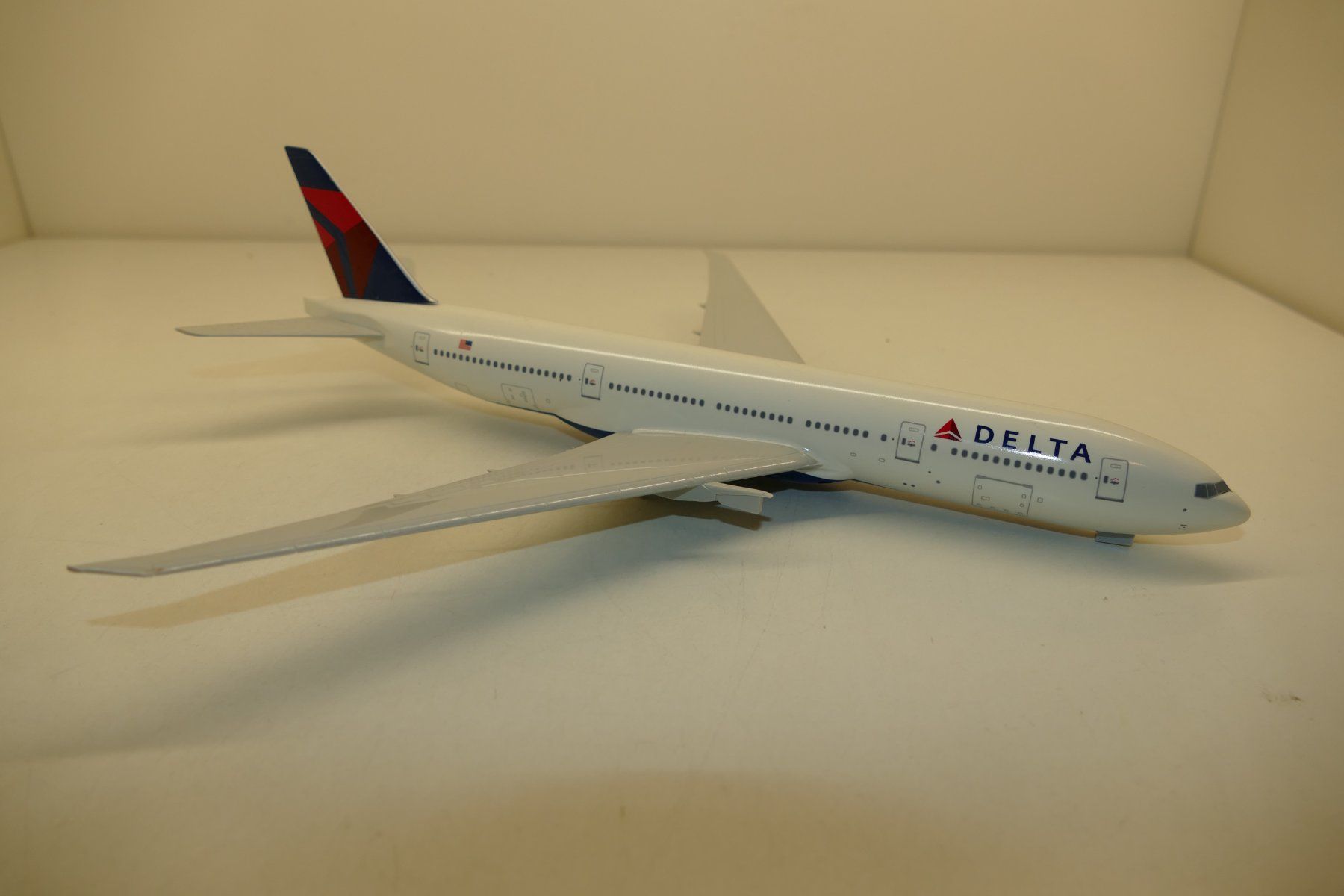 Boeing Kit di modellismo & Modellini statici: Flugzeugmodell 1:200: Delta Boeing – Usato da Niederhasli venduto da rail-duerst 1