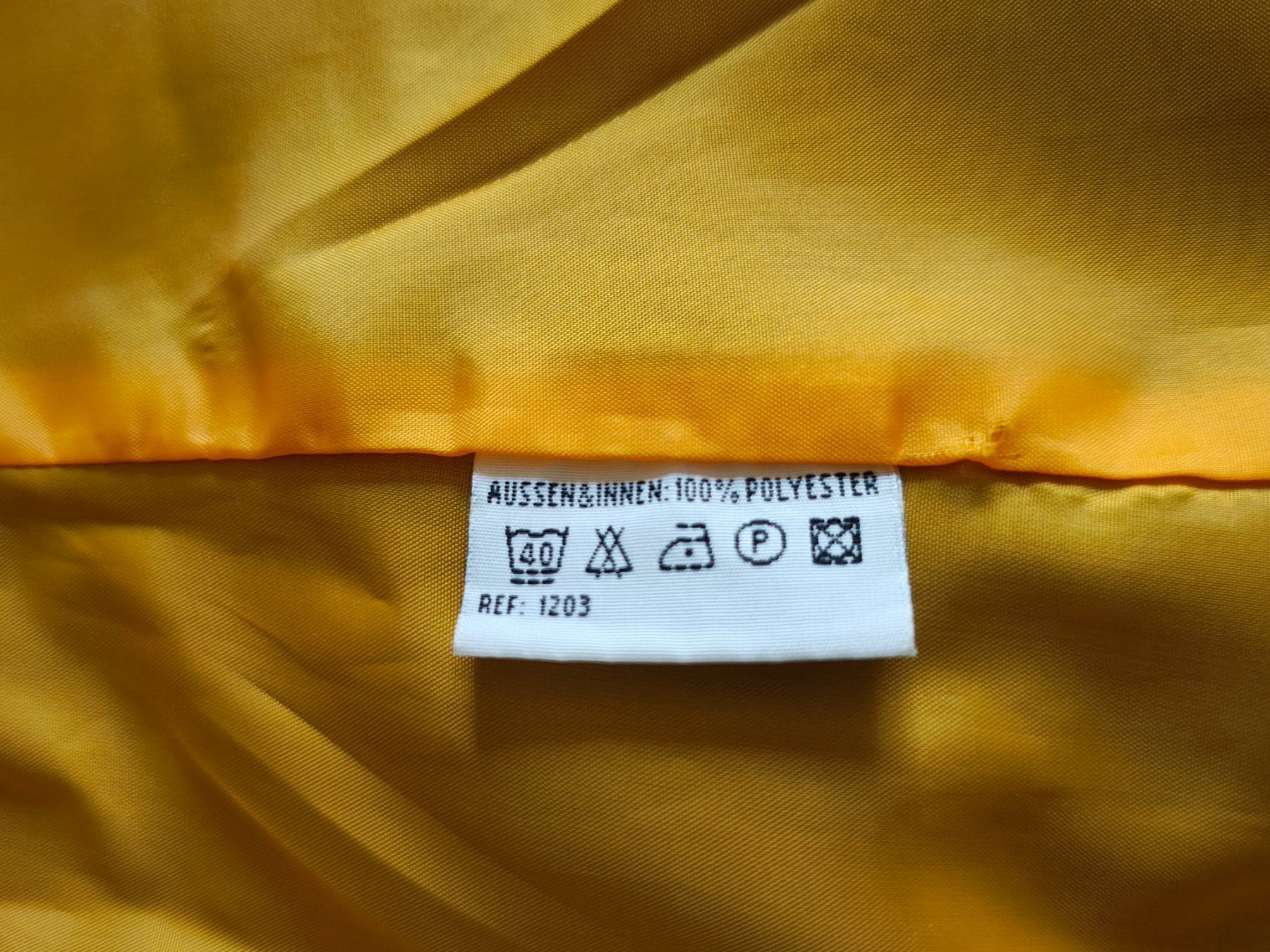 Giacche: Turnierjackett dunkellila, gelbes Innenfutter, Gr 40 – Usato da Spreitenbach venduto da Pseudobiene 4