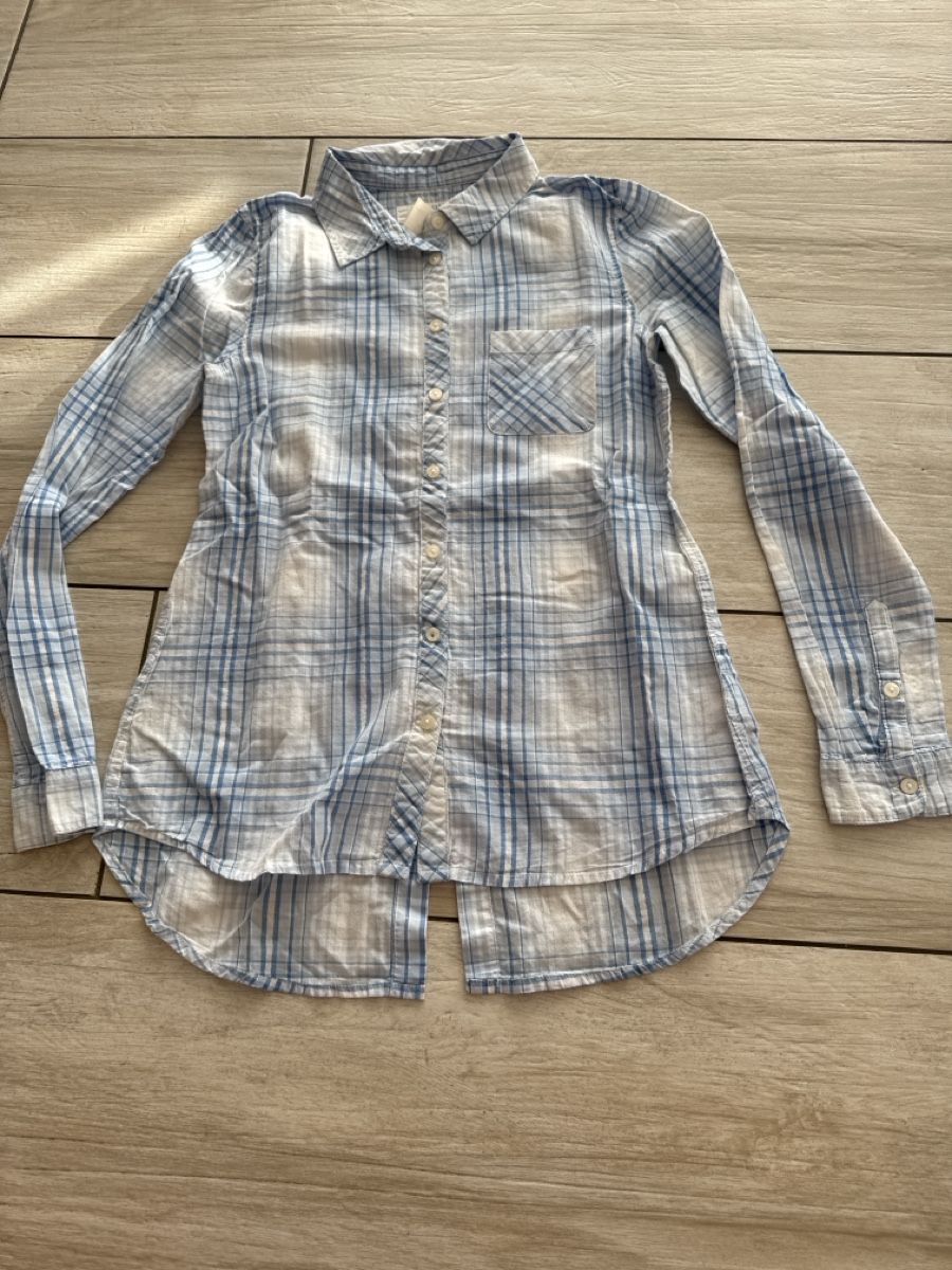 H&M Blusen, T-Shirts & Tops: Mädchen Glitzerbluse, Grösse 158 – Gebraucht aus Gelterkinden von Familienferien