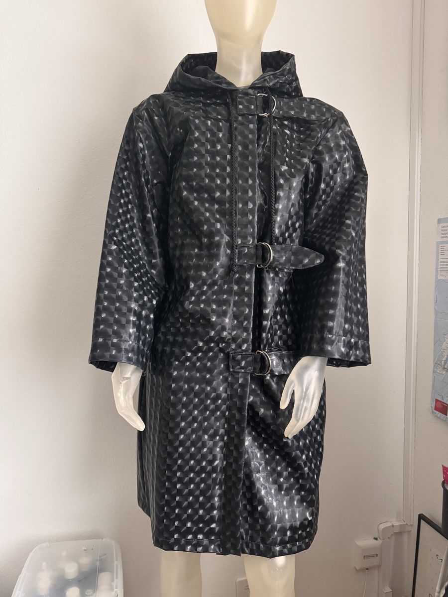 Cappotti: Schwarzer Regenmantel . One Size – Usato da Basel venduto da YanaR10 1