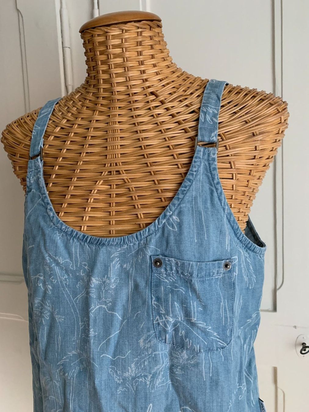 Tops: RVCA - Jeanstop hellblau S – D'occasion à Zürich par Diazaio 1