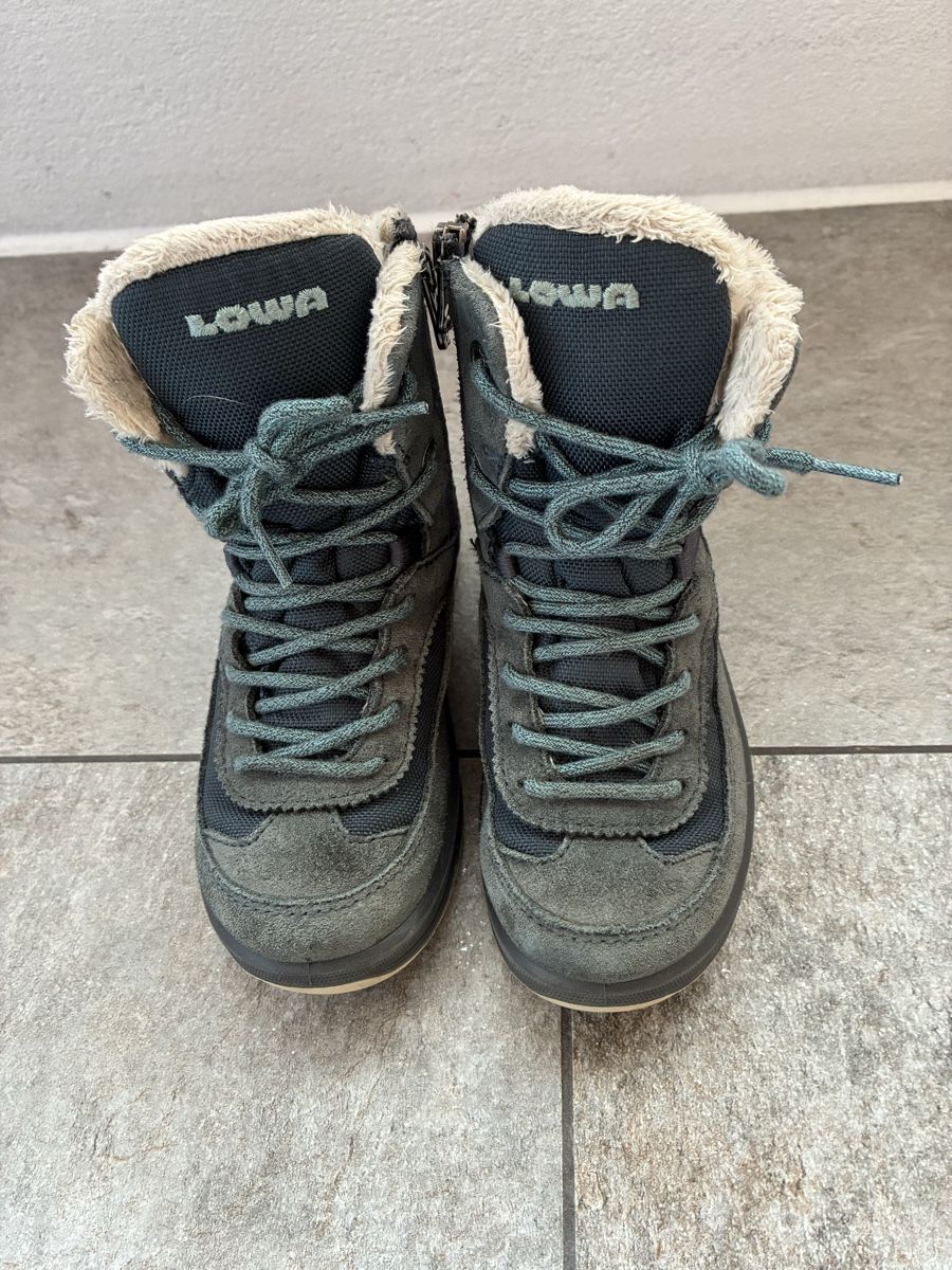 Lowa Schuhe für Jungen: Lowa Winterschuhe Gr. 26 – Gebraucht aus Ruschein von CalmAir