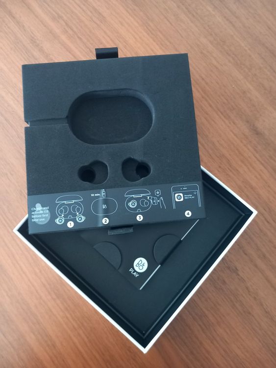 Like new - Bang & Olufsen E8 Wireless Headphones 4