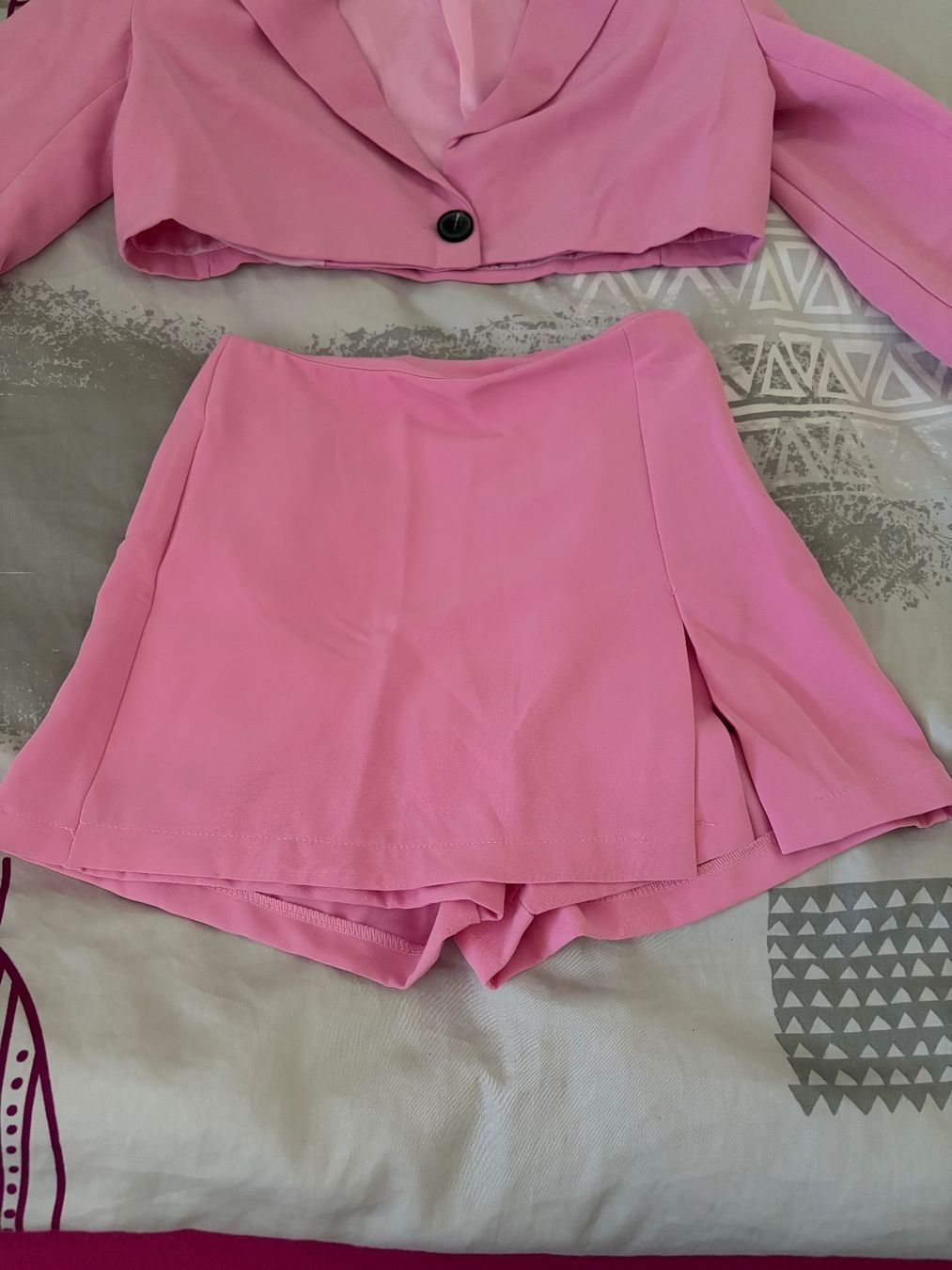 Lots de vêtements: Lot mini jupe Killah,ensemble Tally et blouse – D'occasion à Grône par bie_9pgt 4