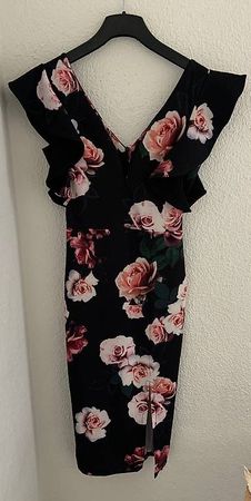 Festkleid schwarz Blumen Grösse S (36)