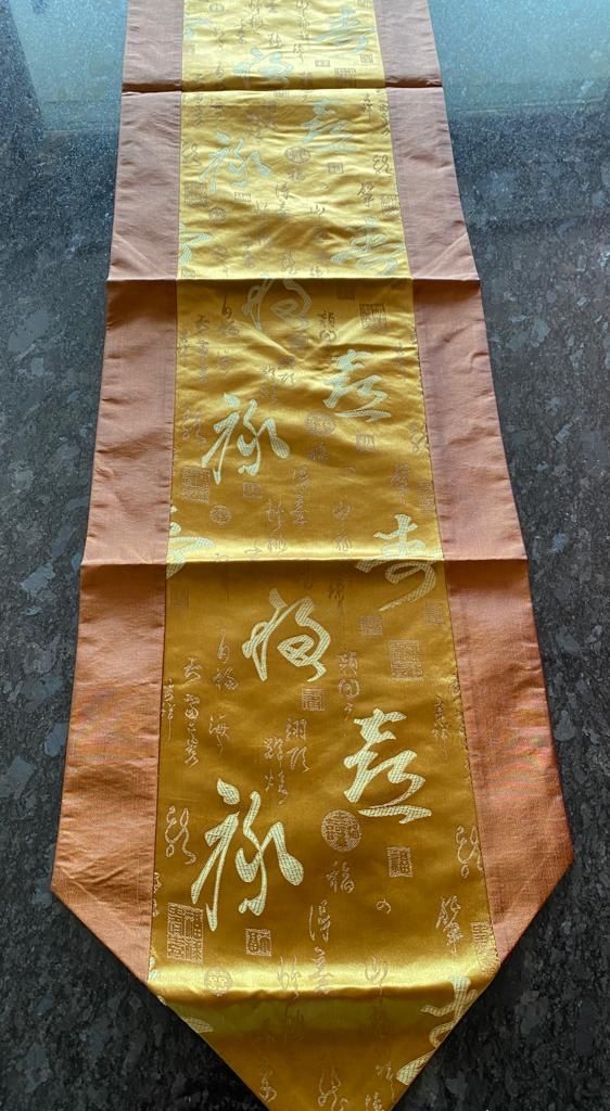 Set di tavolo e panche: 2 Exceptional Chinese brocade Table Runners – Nuovo e nell'imballaggio originale da Wohlen b. Bern venduto da cookiemonster 3