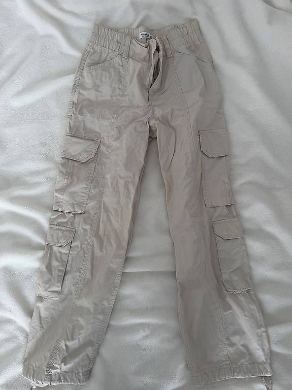Pantaloni: Beige Cargo-Hose von Pull&Bear – Usato da Oberburg venduto da ab22q