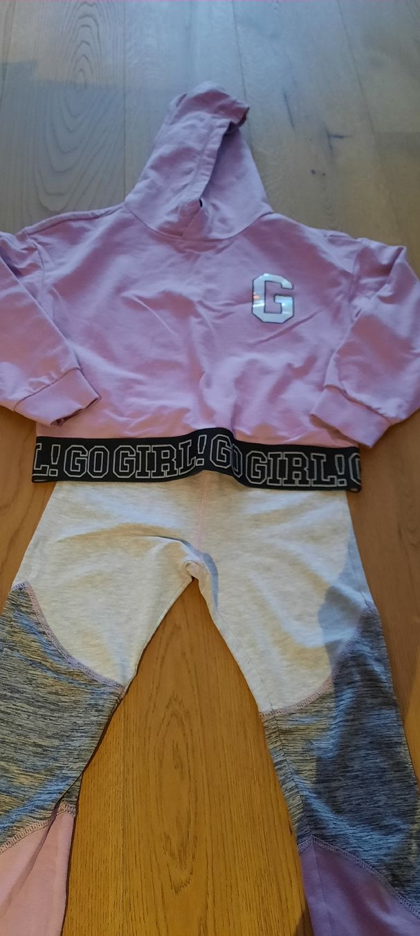 Lotti & Set di vestiti: Trainer Gr. 134 – Usato da Pfäffikon ZH venduto da some82