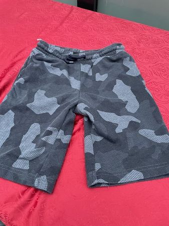 Junge Hose Shorts grau/schwarz 152