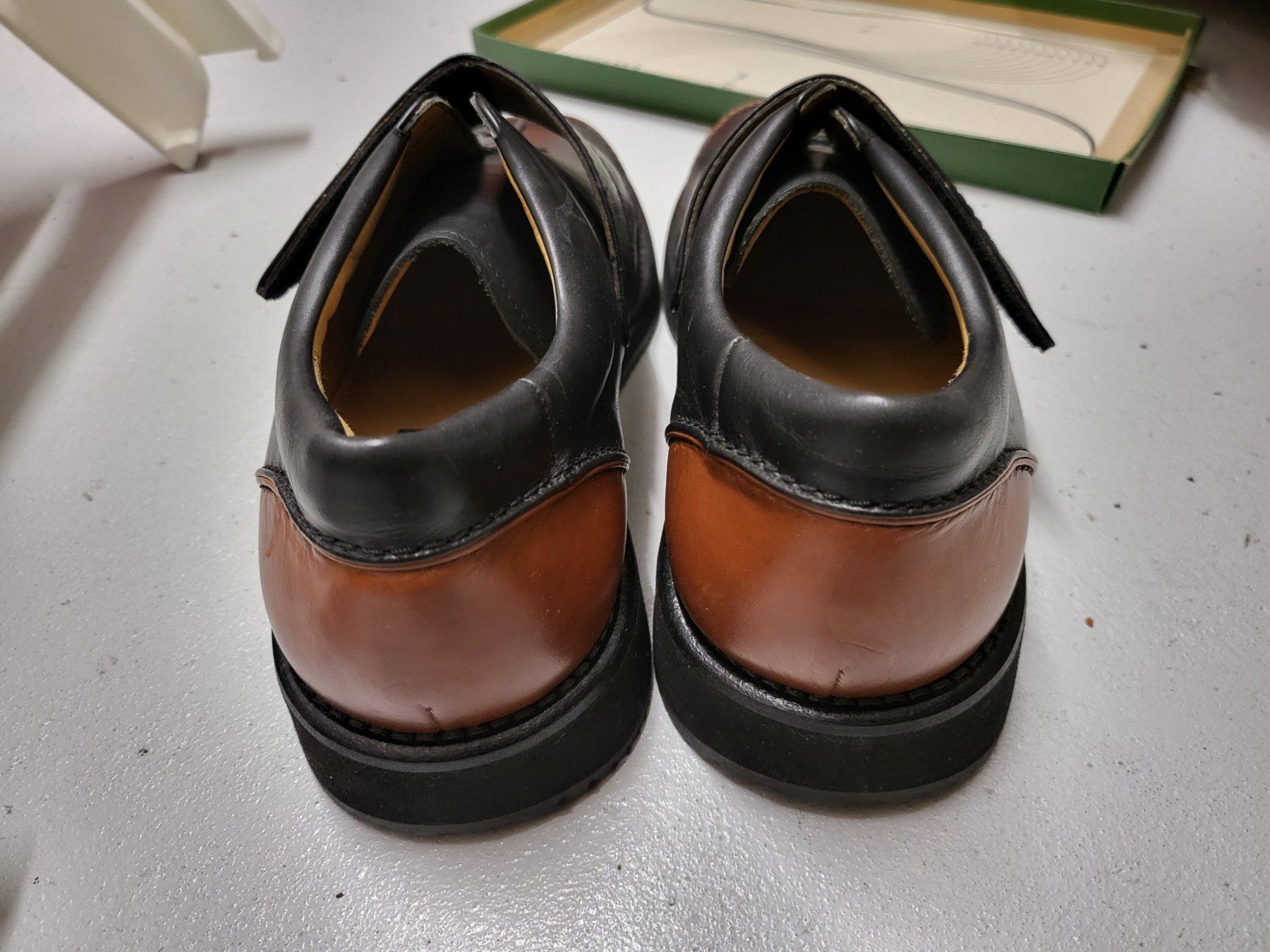Scarpe da uomo: Neu schwarz-brauner Herren Lederhalbschuh Gr 7.5 – Usato da Horgen venduto da 2CH70 2