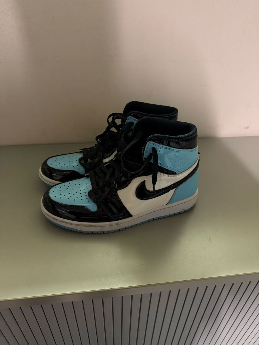 Scarpe da uomo: Jordan 1 Retro UNC Lackleder Gr. 42 – Usato da Menziken venduto da mario_37