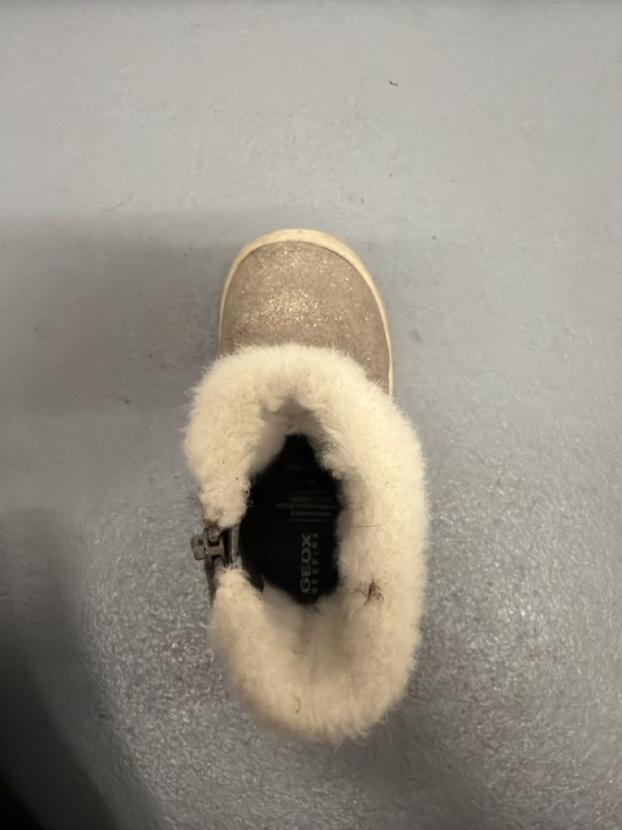 Geox Schuhe für Mädchen: Kinder Winterstiefel beige Glitzer Gr.23 – Gebraucht aus Adlikon b.Regensdf von buf_trw9 2