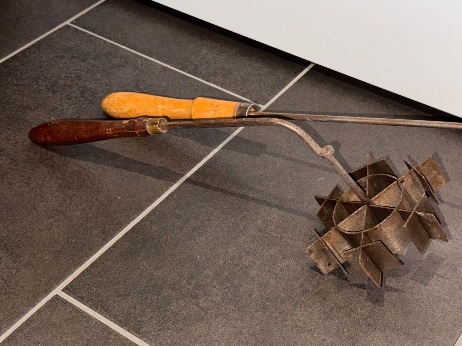 Appareils de cuisine: 2 alte Waffeleisen Rosenküchlein – D'occasion à Rothrist par Fondgruebe 4