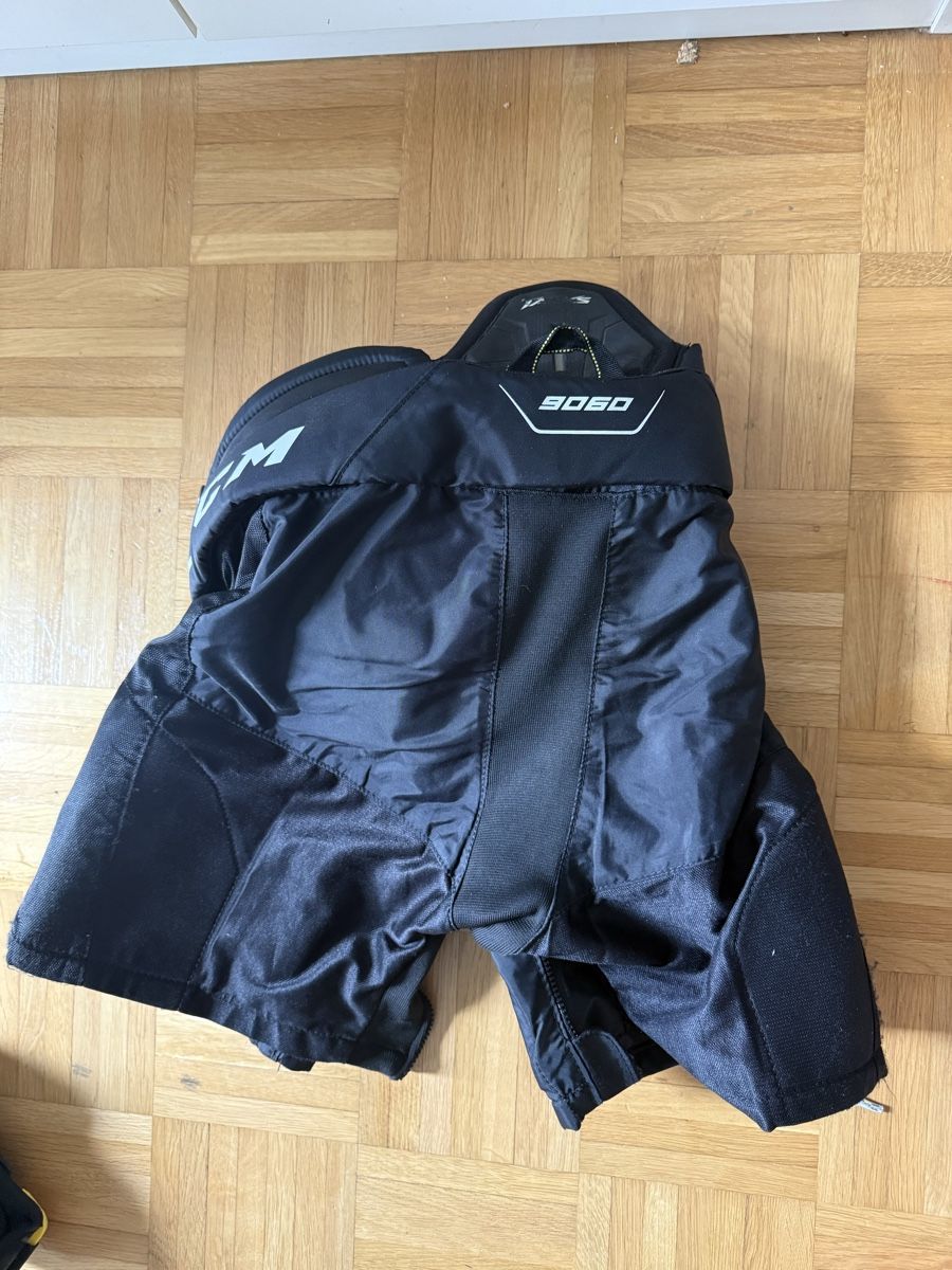 Ccm Pantaloni: CCM Eishockey Hosen 9080 Grösse S – Usato da Au (ZH) venduto da Arbeitsameise 2