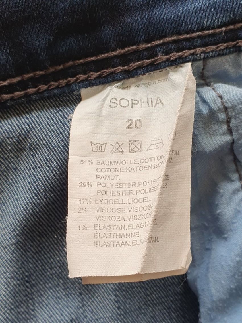 Jeans: Bequeme 7/8 Jeans mit Strass-Deko und Elastbund Gr. 42 – Gebraucht aus Flawil von Seestern5 4