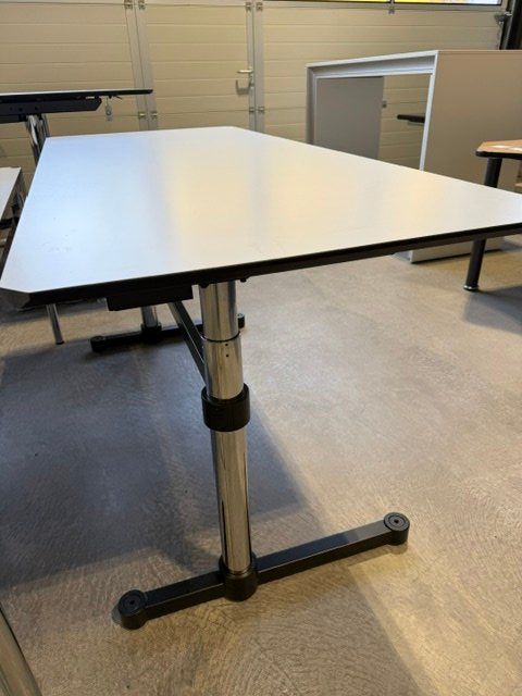 USM Scrivanie: USM Kitos M Tisch 175x75, NEU – Nuovo (secondo la descrizione) da Lenzburg venduto da Buerokonz 1