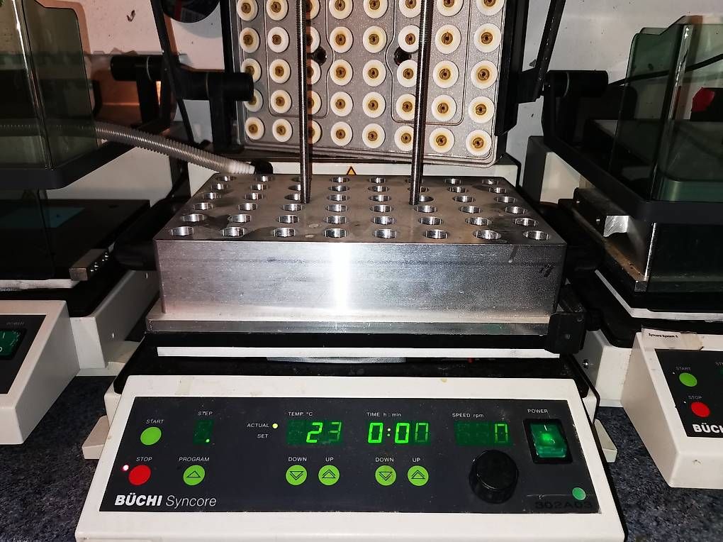 Matériel de laboratoire: Buchi Syncore R-96 – D'occasion à Genolier par leo_m6fh